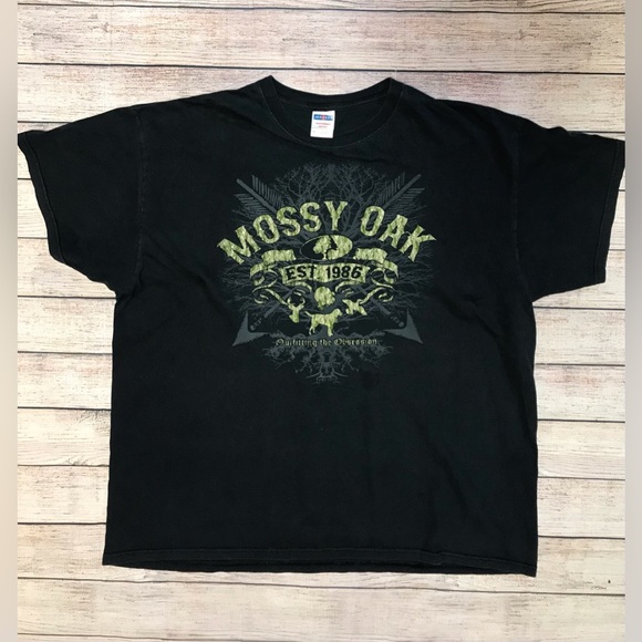 Mossy Oak Men’s Black and Green Graphic Tee - Picture 1 of 1